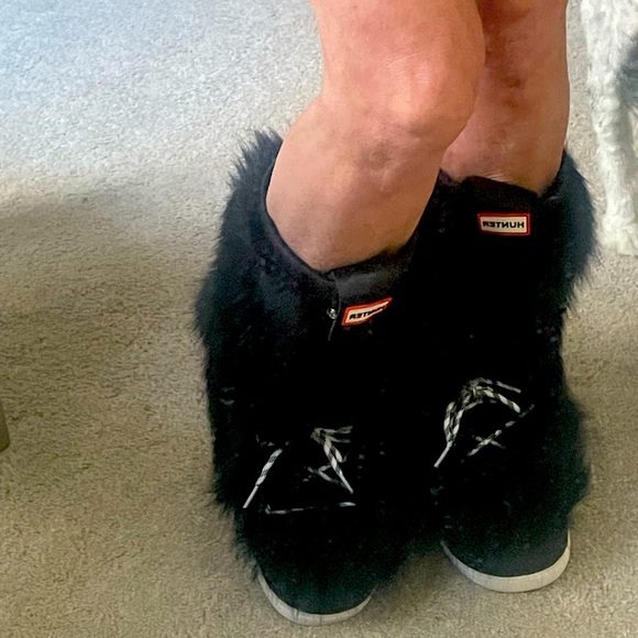 Furry winter snow boots - size 8 run a little sm, brand new never worn, Hunter - Picture 1 of 12